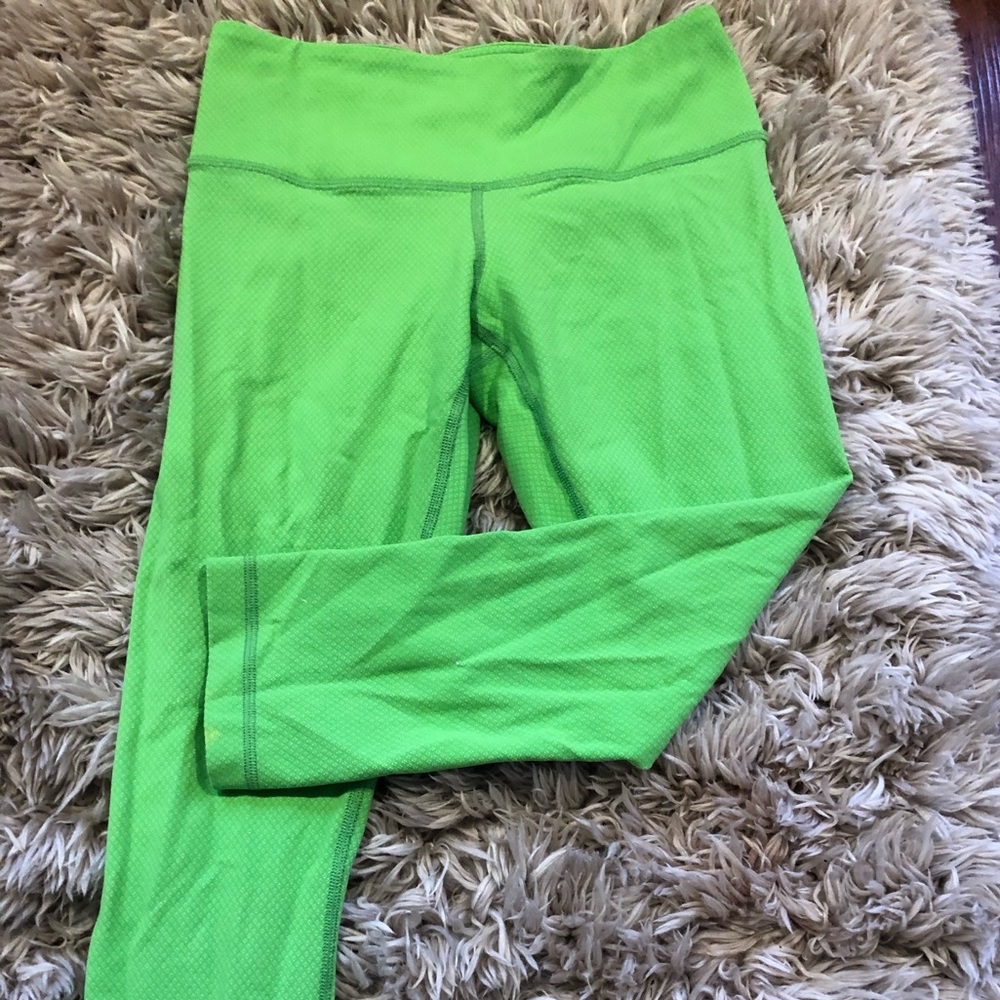 LULULEMON CAPRI LEGGINGS